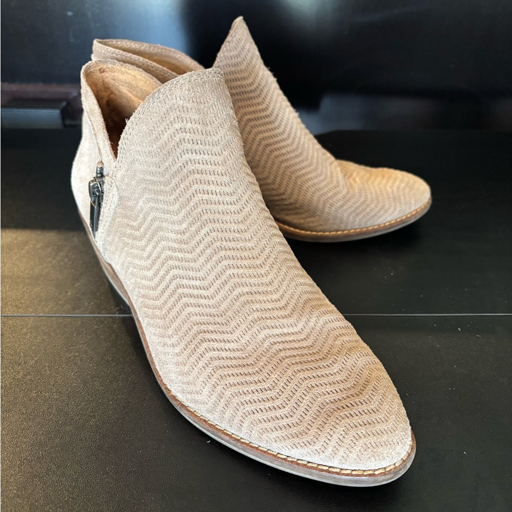 Lucky Brand Tan Zigzag Ankle Booties